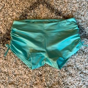 Alo yoga Sweat It Trunk. Like new. Size Small